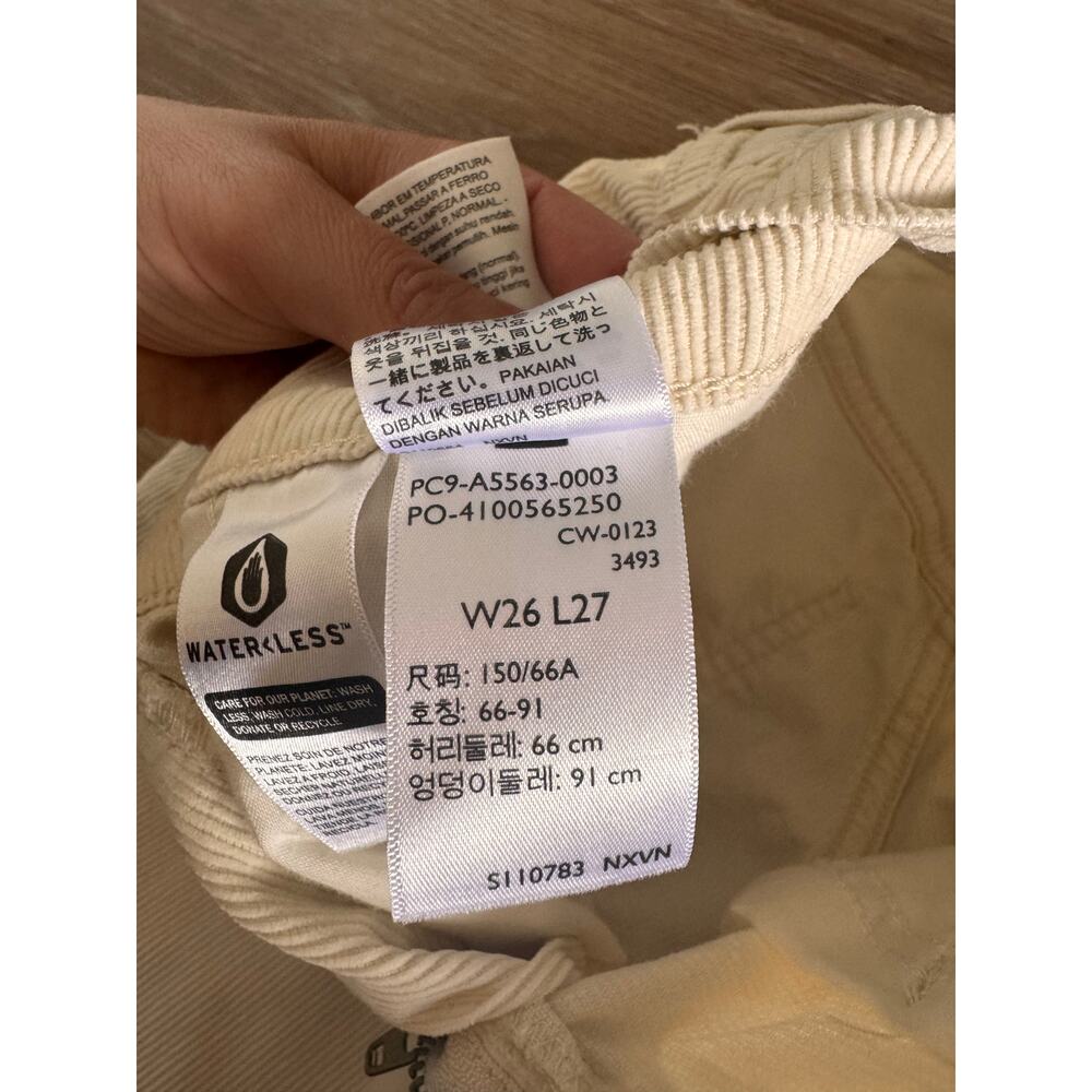 Levi's | Size 26 'Middy Ankle' Corduroy Pants - Picture 13 of 13